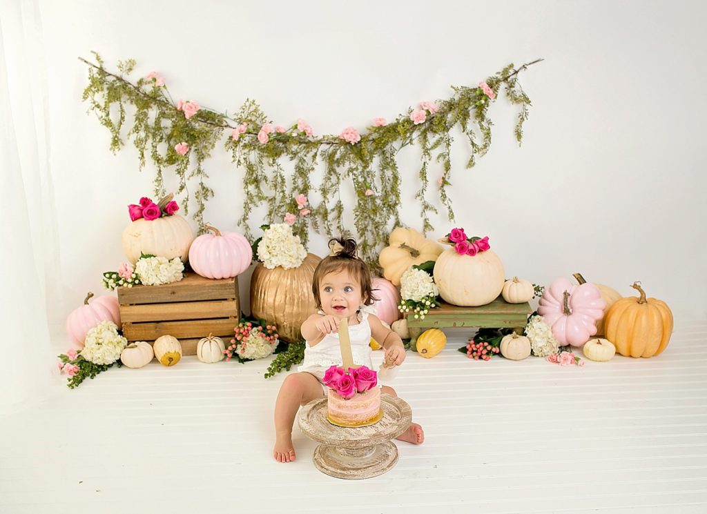 Cake Smash Photography session by Michelle Sailer.
