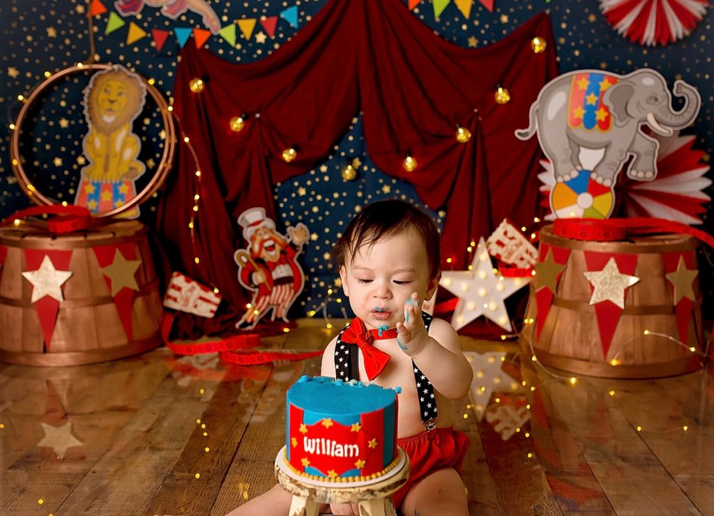 Cake Smash Photography session by Houston photographer Michelle Sailer.